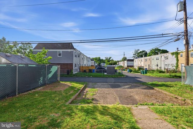5805 MITCHELL RD, Levittown, PA 19057