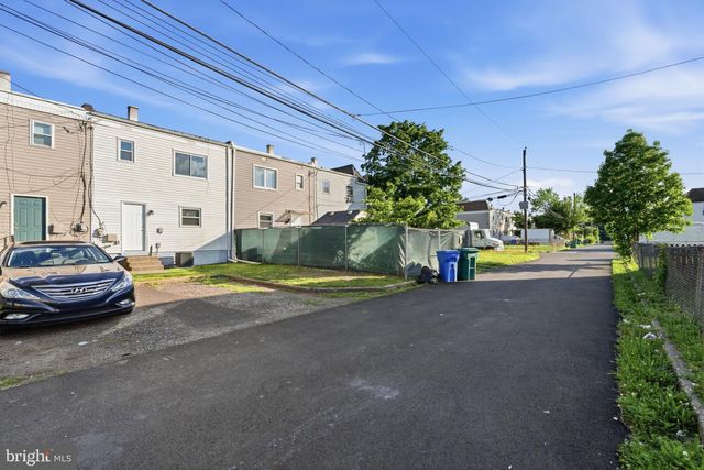 5805 MITCHELL RD, Levittown, PA 19057