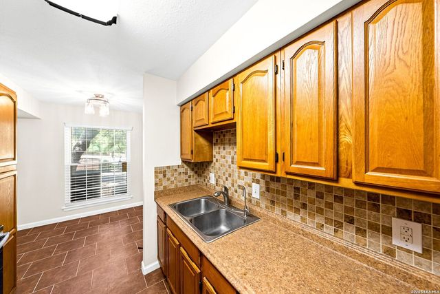 8702 Village Dr Apt 1302, San Antonio, TX 78217