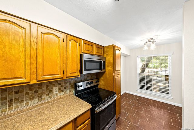 8702 Village Dr Apt 1302, San Antonio, TX 78217