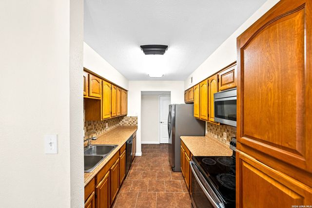 8702 Village Dr Apt 1302, San Antonio, TX 78217