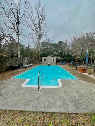 203 Hastings Court, Fort Walton Beach, FL 32547