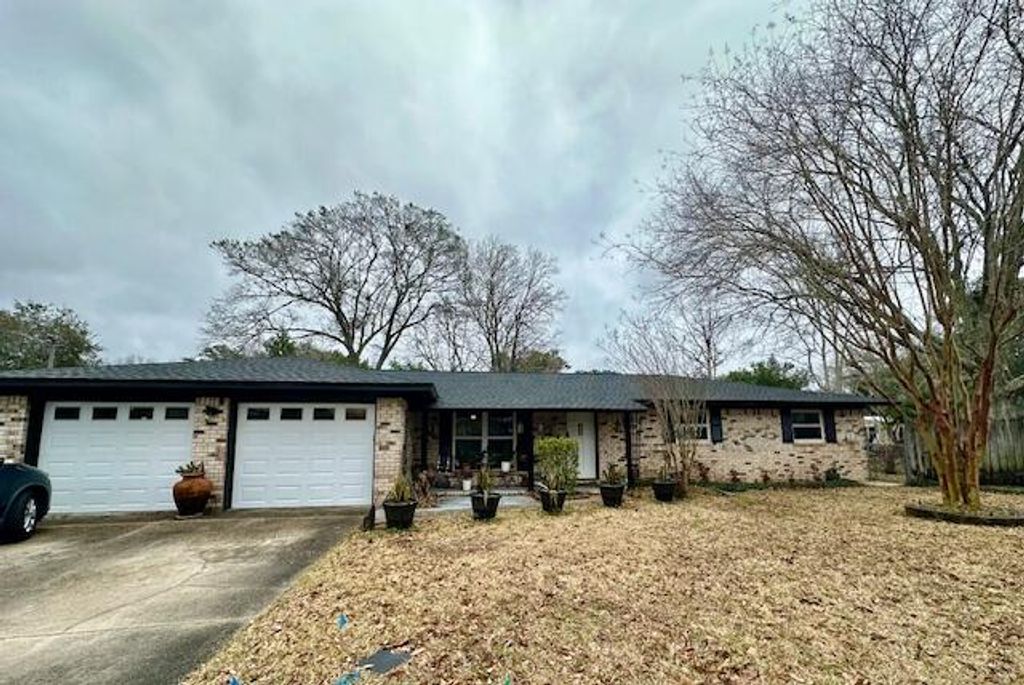 203 Hastings Court, Fort Walton Beach, FL 32547
