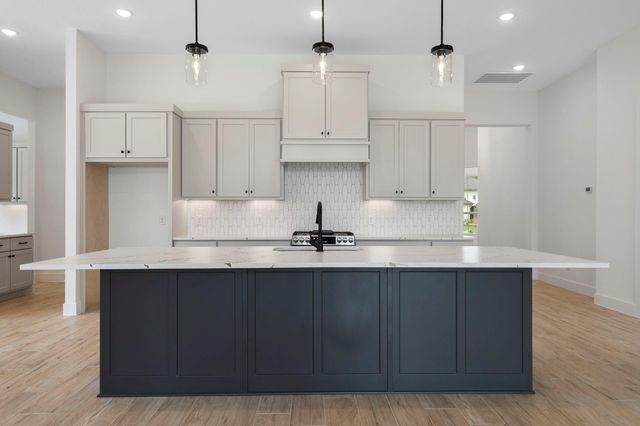 616 Golden Aster Boulevard, Waller, TX 77447