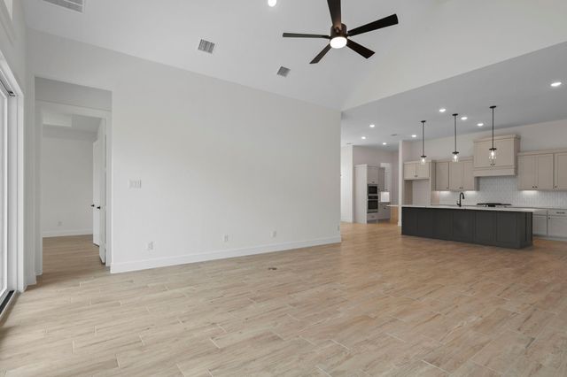 616 Golden Aster Boulevard, Waller, TX 77447