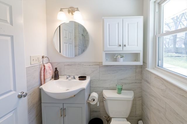 35 Marion St, Holbrook, MA 02343