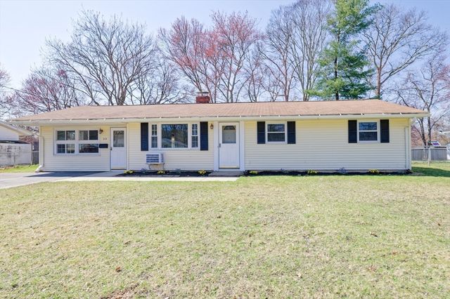 35 Marion St, Holbrook, MA 02343