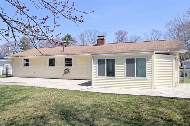 35 Marion St, Holbrook, MA 02343