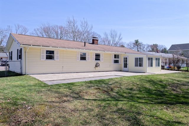 35 Marion St, Holbrook, MA 02343