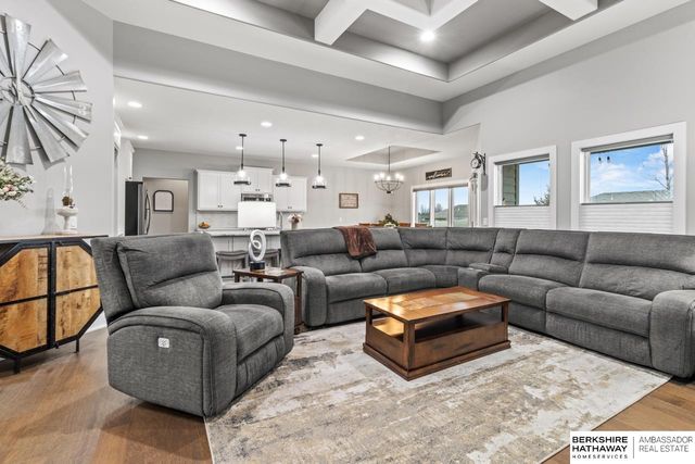 10105 S 180th Avenue Circle, Omaha, NE 68136