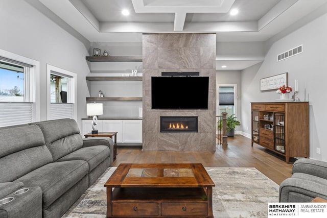 10105 S 180th Avenue Circle, Omaha, NE 68136