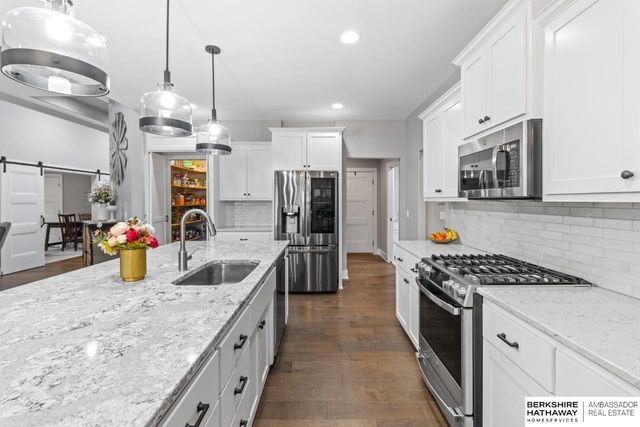 10105 S 180th Avenue Circle, Omaha, NE 68136