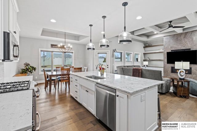 10105 S 180th Avenue Circle, Omaha, NE 68136