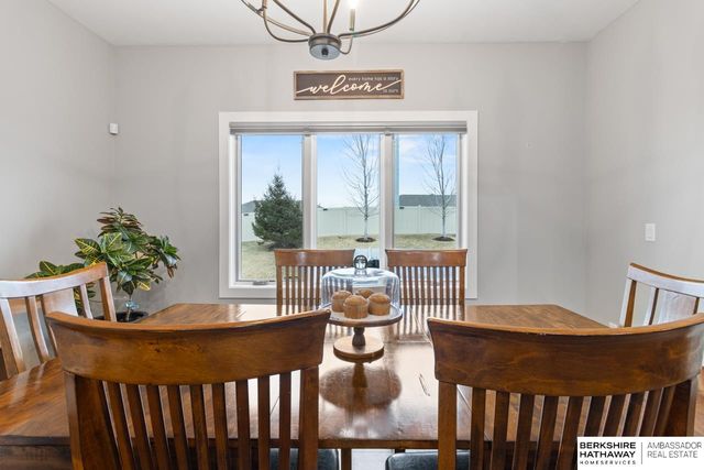 10105 S 180th Avenue Circle, Omaha, NE 68136