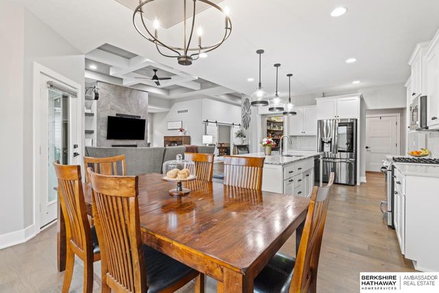 10105 S 180th Avenue Circle, Omaha, NE 68136