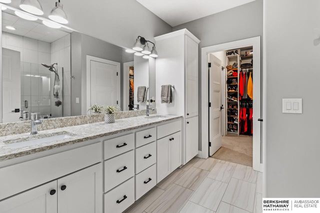 10105 S 180th Avenue Circle, Omaha, NE 68136