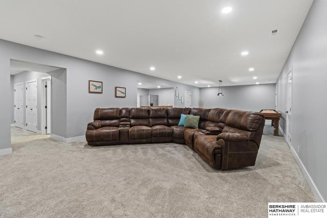 10105 S 180th Avenue Circle, Omaha, NE 68136