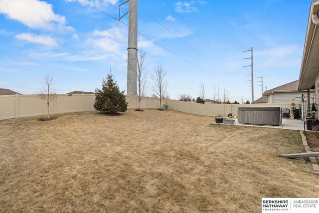 10105 S 180th Avenue Circle, Omaha, NE 68136