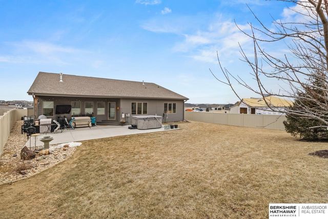 10105 S 180th Avenue Circle, Omaha, NE 68136