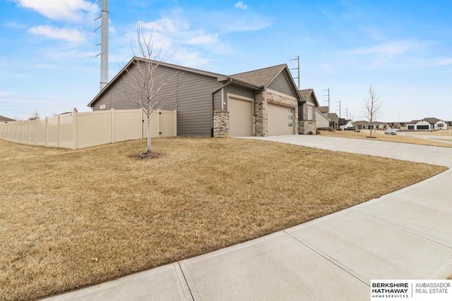 10105 S 180th Avenue Circle, Omaha, NE 68136