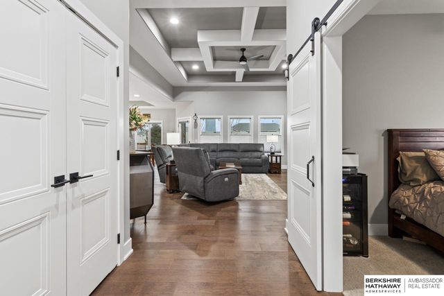 10105 S 180th Avenue Circle, Omaha, NE 68136