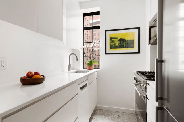 350 W 57th St Apt 10D, New York City, NY 10019