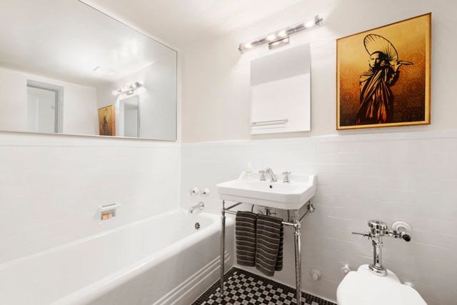 350 W 57th St Apt 10D, New York City, NY 10019