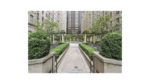 350 W 57th St Apt 10D, New York City, NY 10019