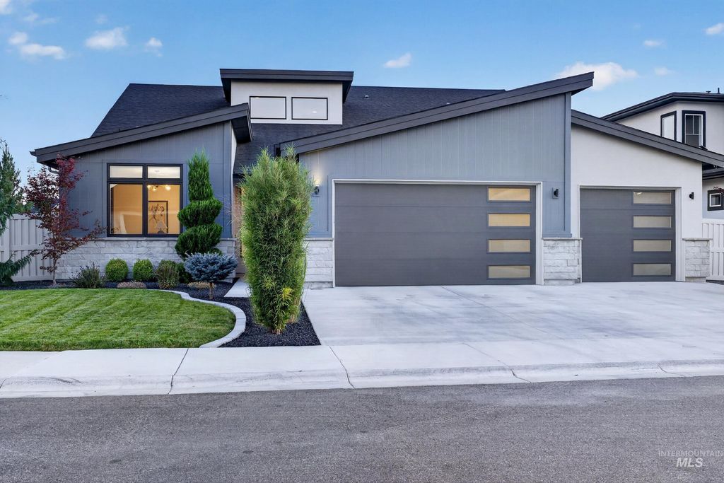 4083 E Awbrey St, Meridian, ID 83642