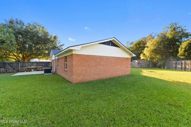 416 Shadowlawn Court, D'iberville, MS 39540