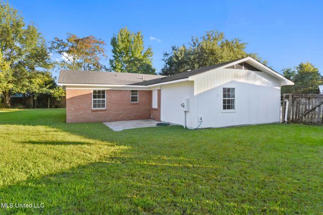 416 Shadowlawn Court, D'iberville, MS 39540