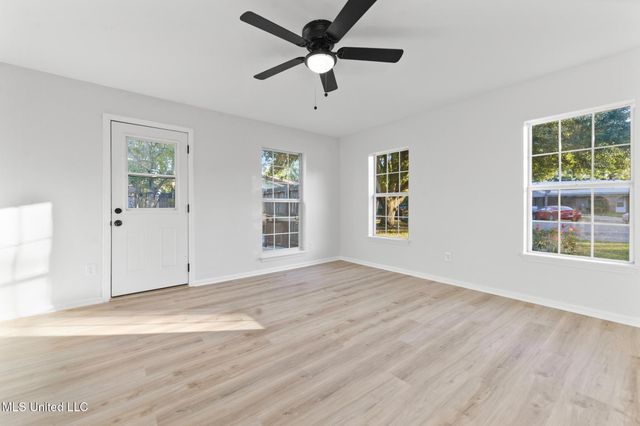 416 Shadowlawn Court, D'iberville, MS 39540