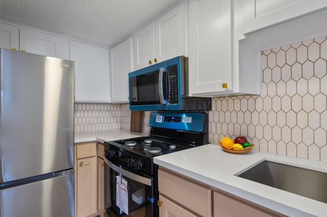 1800 Lavaca ST A613, Austin, TX 78701