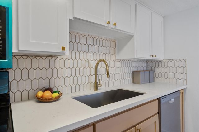 1800 Lavaca ST A613, Austin, TX 78701