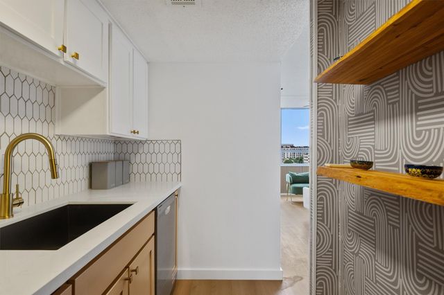 1800 Lavaca ST A613, Austin, TX 78701