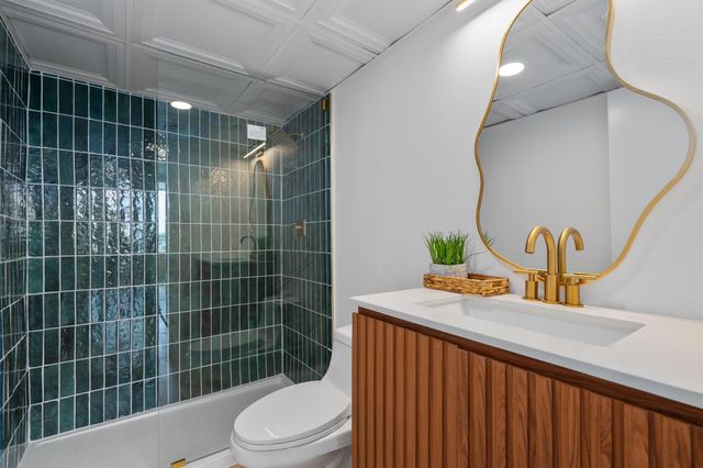 1800 Lavaca ST A613, Austin, TX 78701