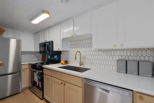 1800 Lavaca ST A613, Austin, TX 78701