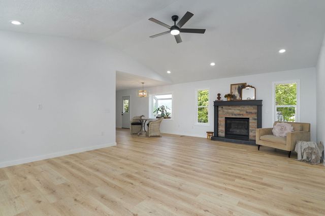 2418 S Farm Road 237, Rogersville, MO 65742
