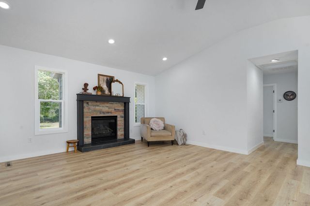 2418 S Farm Road 237, Rogersville, MO 65742