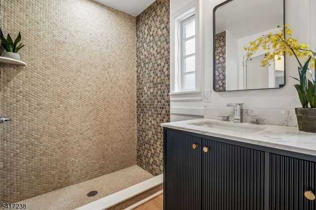 27 Hartshorn Ter, West Orange Twp., NJ 07052