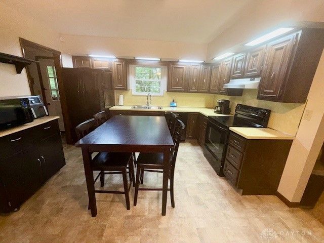 1207 Maplewood Drive, Piqua, OH 45356