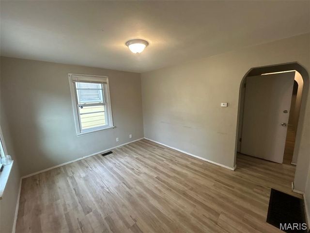 814 Elsworth Place, St Louis, MO 63135