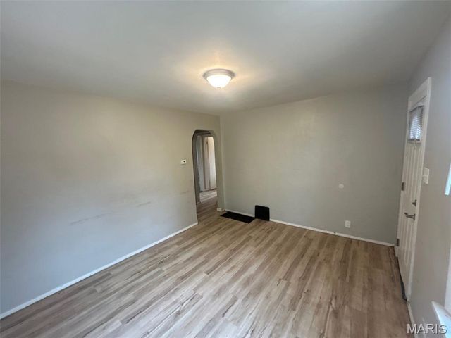 814 Elsworth Place, St Louis, MO 63135