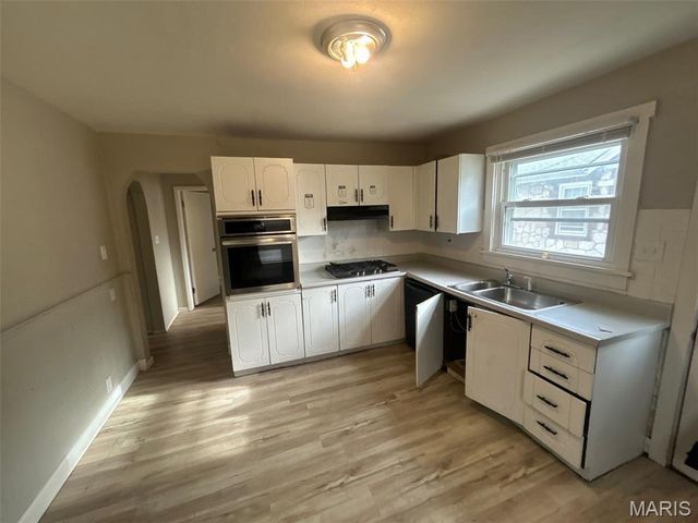 814 Elsworth Place, St Louis, MO 63135