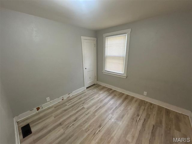 814 Elsworth Place, St Louis, MO 63135