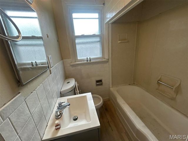 814 Elsworth Place, St Louis, MO 63135