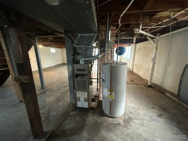 814 Elsworth Place, St Louis, MO 63135