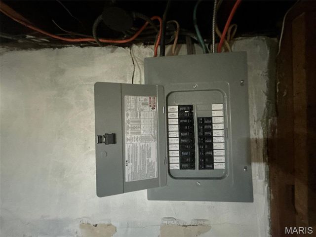 814 Elsworth Place, St Louis, MO 63135