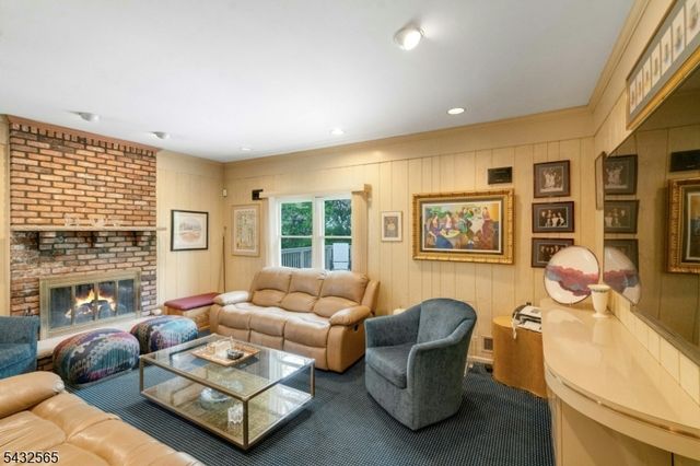 42 Cosgrove Ct, Fair Lawn Boro, NJ 07410