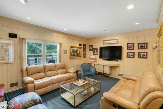 42 Cosgrove Ct, Fair Lawn Boro, NJ 07410